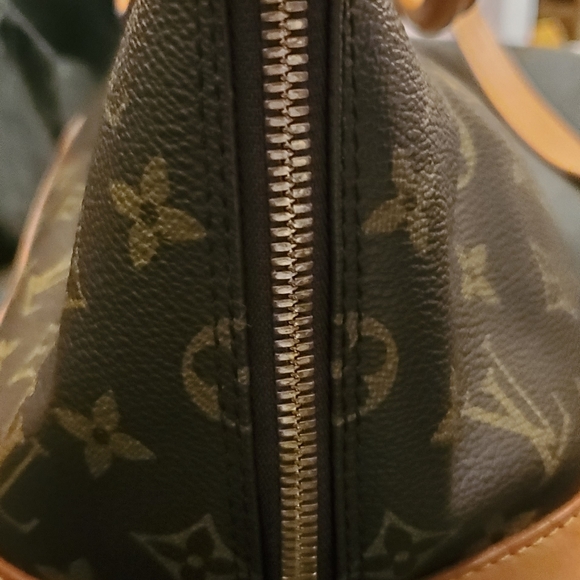 LOUIS VUITTON HANDBAG - Picture 5 of 17
